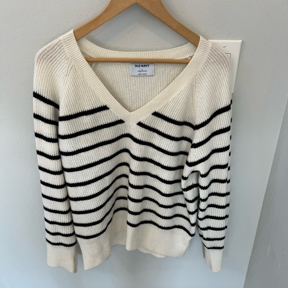 Old Navy sweater